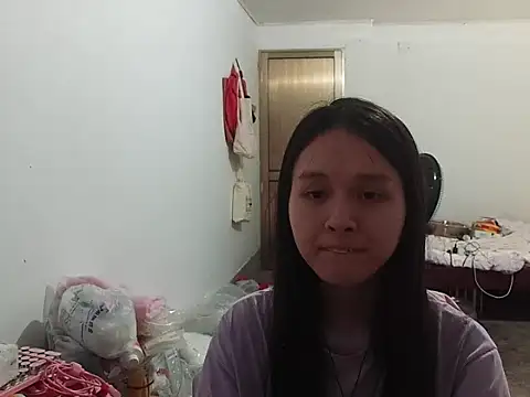 Snapshot of RebelAura chatting on May 17, 2026, 11:54 am RebelAura online show from May 17, 2026, 11:54 am