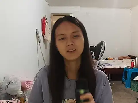 Snapshot of RebelAura chatting on June 6, 2026, 6:13 pm RebelAura online show from June 6, 2026, 6:13 pm
