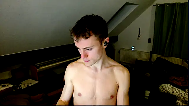 Snapshot of tomtimon11 chatting on November 4, 2025, 8:34 pm tomtimon11 online show from November 4, 2025, 8:34 pm