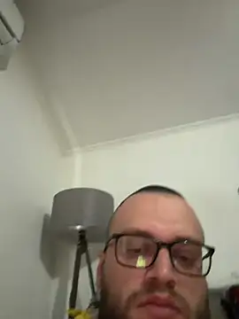 Snapshot of Rayer124 chatting on May 30, 2026, 5:47 am Rayer124 online show from May 30, 2026, 5:47 am