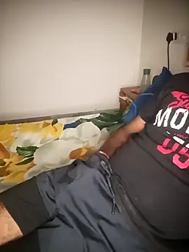 Snapshot of RubyEntity chatting on December 16, 2025, 1:48 pm RubyEntity online show from December 16, 2025, 1:48 pm