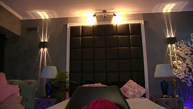 Siena Foxx online show from January 19, 2026, 3:05 pm