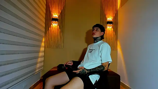 Snapshot of DANTE_ARMSTRONG chatting on November 8, 2025, 4:05 am DANTE ARMSTRONG online show from November 8, 2025, 4:05 am