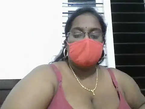 Snapshot of hootypriya chatting on April 7, 2026, 6:32 pm hootypriya online show from April 7, 2026, 6:32 pm