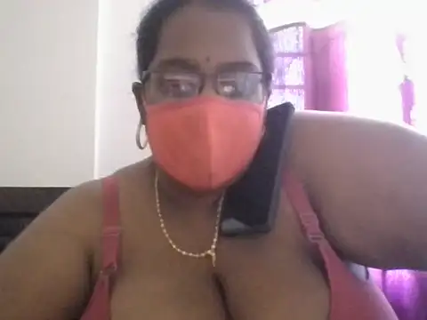 Snapshot of hootypriya chatting on April 8, 2026, 6:37 am hootypriya online show from April 8, 2026, 6:37 am