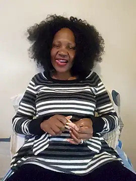Mommy Sienna online show from May 4, 2026, 3:48 pm