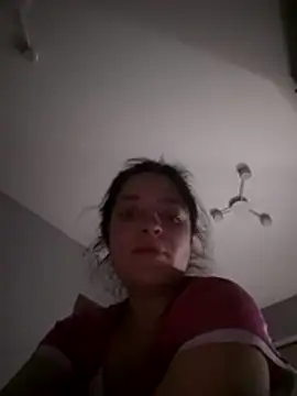 Snapshot of LinaGlow_ chatting on November 19, 2025, 4:40 pm LinaGlow online show from November 19, 2025, 4:40 pm