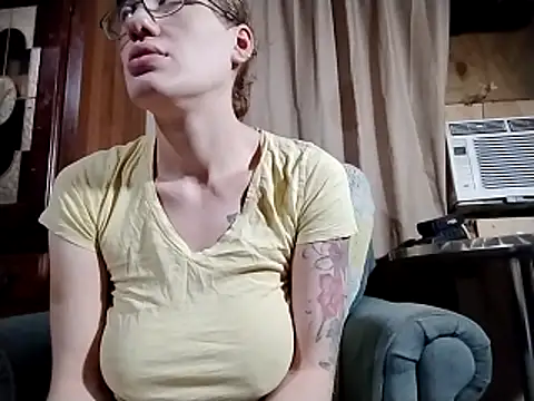 Snapshot of Harley_and_The_Joker chatting on November 26, 2025, 1:49 am Harley and The Joker online show from November 26, 2025, 1:49 am