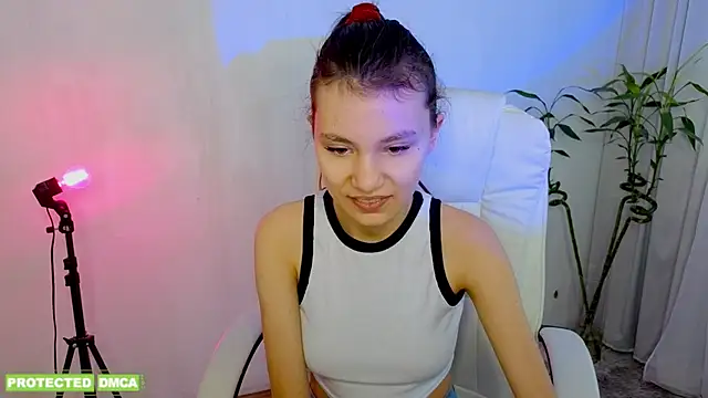 Little  Lunaa online show from February 25, 2026, 11:32 am