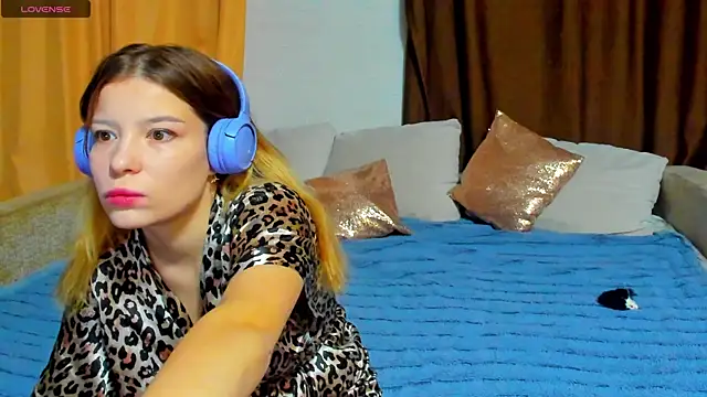 Eva purrr  online show from November 27, 2025, 1:17 am