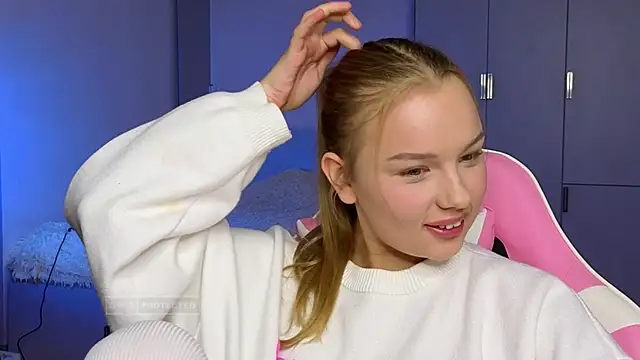 Snapshot of Lunar_Flare chatting on November 6, 2025, 11:25 am Lunar Flare online show from November 6, 2025, 11:25 am