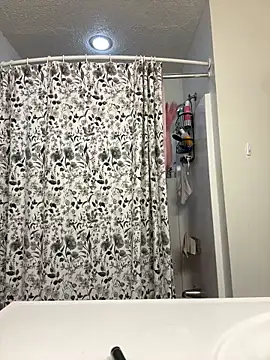 Redriddinghood8 online show from December 17, 2025, 3:44 am