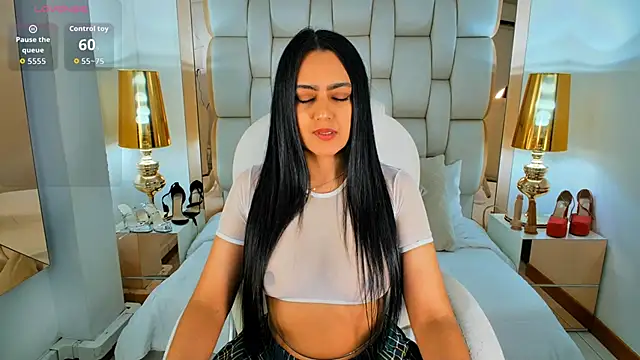 Snapshot of Bella__carther chatting on June 4, 2026, 1:05 pm Bella carther online show from June 4, 2026, 1:05 pm