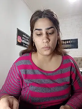 nahiarabiel33 online show from April 28, 2026, 5:17 pm