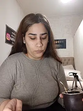 nahiarabiel33 online show from June 15, 2026, 7:02 pm