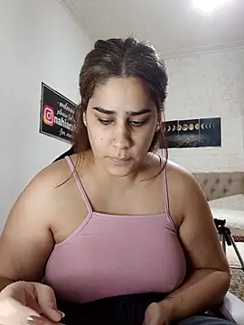 nahiarabiel33 online show from May 29, 2026, 3:51 pm