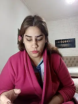 nahiarabiel33 online show from June 17, 2026, 6:18 pm