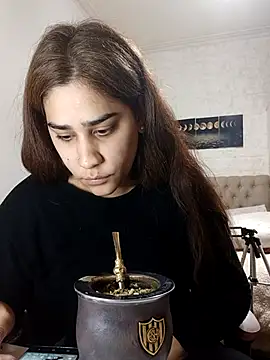 nahiarabiel33 online show from June 4, 2026, 4:55 pm