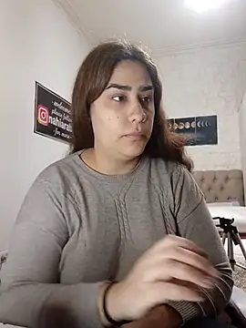 nahiarabiel33 online show from June 14, 2026, 6:42 pm