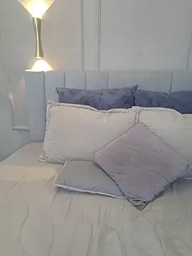 annie  20 online show from December 4, 2025, 12:15 pm