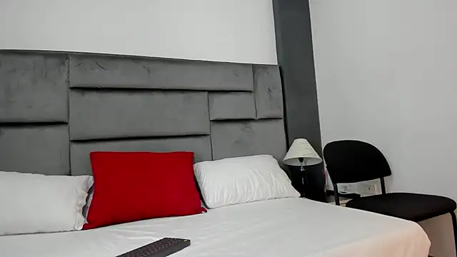 CatleyaSmith online show from January 13, 2026, 12:09 pm