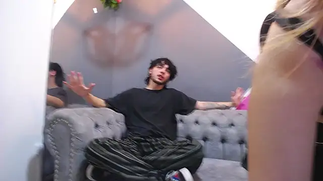 Carolina Morel online show from November 20, 2025, 2:51 pm