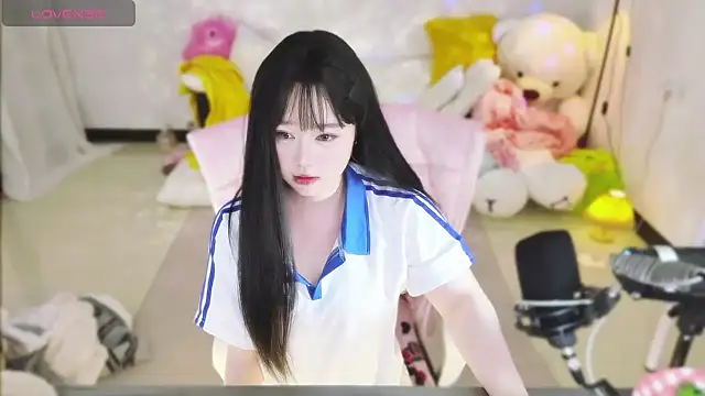 Snapshot of Nina37 chatting on January 7, 2026, 12:10 pm Nina37 online show from January 7, 2026, 12:10 pm