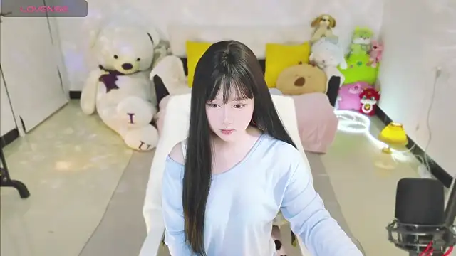 Snapshot of Nina37 chatting on January 13, 2026, 12:42 pm Nina37 online show from January 13, 2026, 12:42 pm