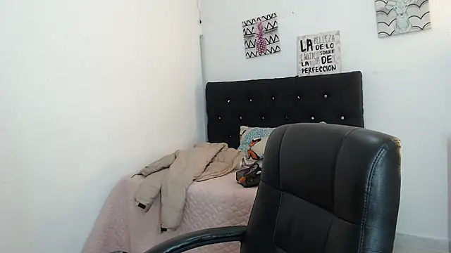 lyam ebony  online show from February 20, 2026, 8:22 pm