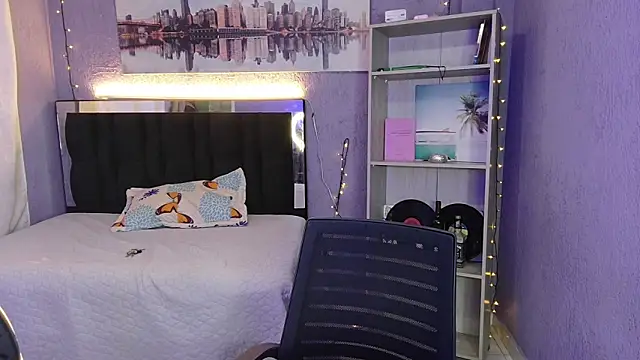 lyam ebony  online show from November 8, 2025, 8:45 pm