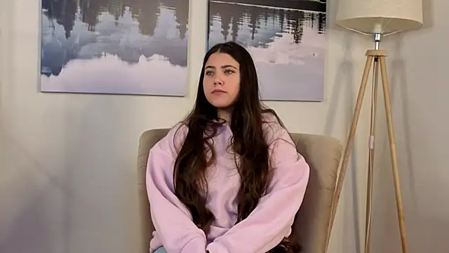 Snapshot of TeriRazey chatting on November 5, 2025, 3:53 am TeriRazey online show from November 5, 2025, 3:53 am