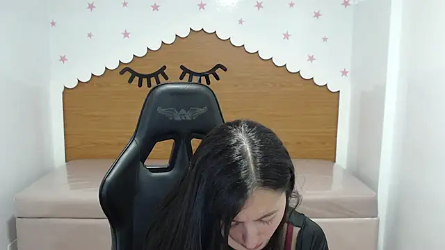 scarlett percy t online show from November 23, 2025, 7:46 pm