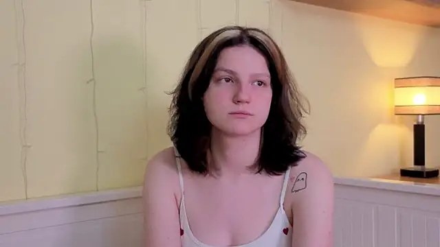 LatinaHuguenin online show from February 5, 2026, 8:26 pm