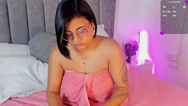 Snapshot of Veronica3__ chatting on November 21, 2025, 9:08 am Veronica3 online show from November 21, 2025, 9:08 am