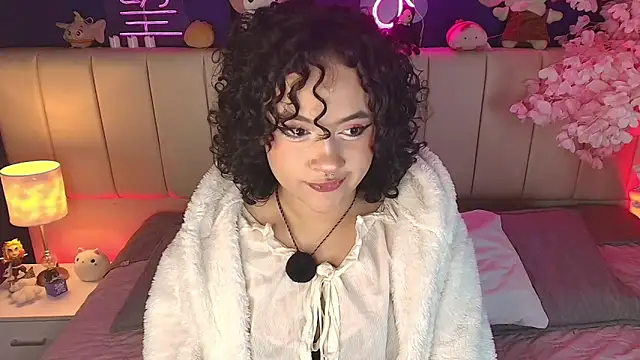  sarahRose online show from May 7, 2026, 4:17 am