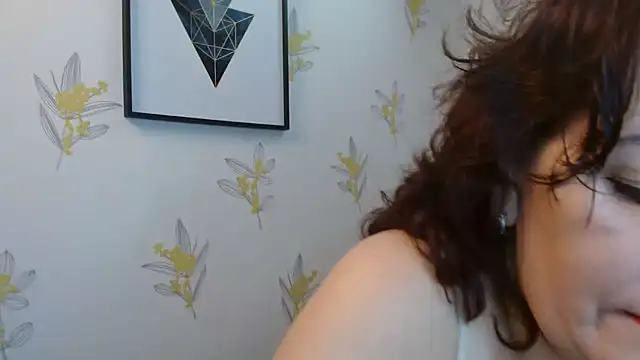 Rosalie Durand online show from May 4, 2026, 7:39 pm