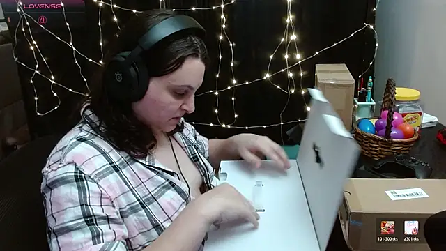 Snapshot of Salacious_Sage chatting on April 4, 2026, 9:10 pm Salacious Sage online show from April 4, 2026, 9:10 pm