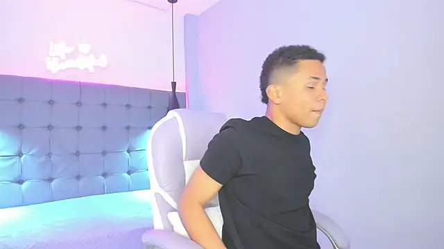 Liams18 online show from November 21, 2025, 3:16 am