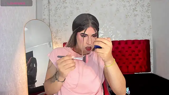camii raux online show from May 4, 2026, 8:33 pm