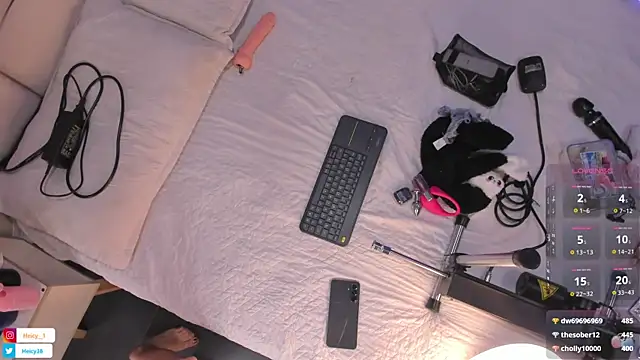 Snapshot of Heicy--01 chatting on November 20, 2025, 8:09 pm Heicy--01 online show from November 20, 2025, 8:09 pm