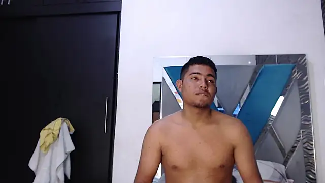 Snapshot of Naty_And_Maxx chatting on December 17, 2025, 7:30 pm Naty And Maxx online show from December 17, 2025, 7:30 pm