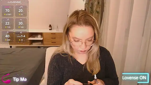 PolinaXXXXJones online show from February 7, 2026, 8:06 pm