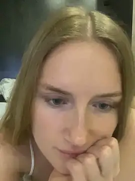 Snapshot of olliebells chatting on April 11, 2026, 5:49 pm olliebells online show from April 11, 2026, 5:49 pm