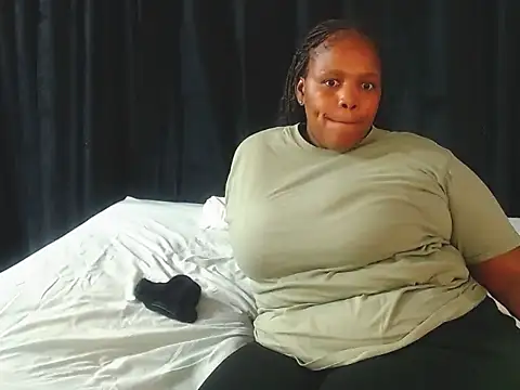 Snapshot of StunningChunky chatting on November 6, 2025, 3:16 pm StunningChunky online show from November 6, 2025, 3:16 pm