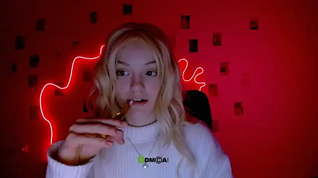 mia starrr  online show from February 8, 2026, 8:17 pm