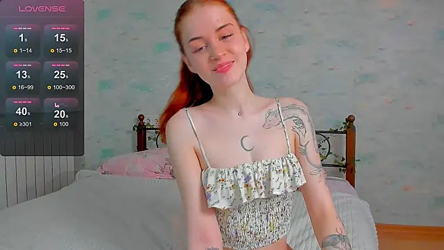 Snapshot of alice_with_freckles chatting on June 7, 2026, 9:58 am alice with freckles online show from June 7, 2026, 9:58 am