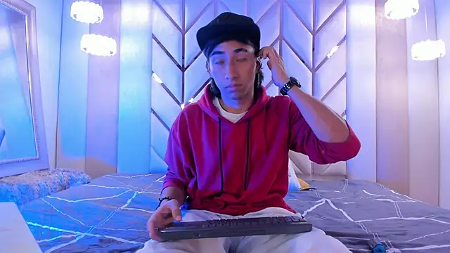 Snapshot of Austin_Santos_ chatting on November 6, 2025, 12:09 pm Austin Santos online show from November 6, 2025, 12:09 pm