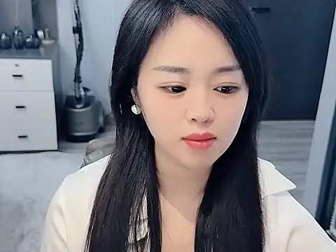 Lucky--Lucy online show from November 21, 2025, 4:00 am