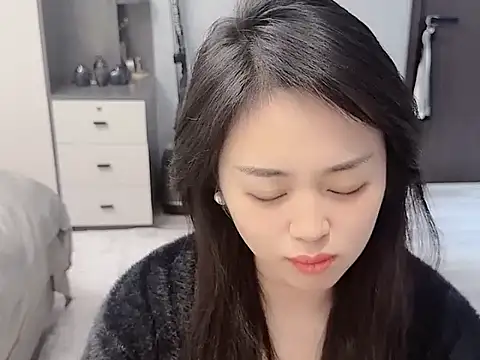 Lucky--Lucy online show from November 20, 2025, 3:56 pm