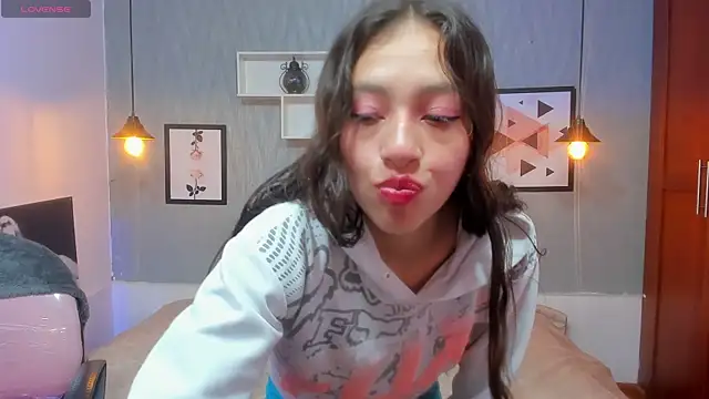 Snapshot of Valery_clk chatting on November 5, 2025, 3:04 pm Valery clk online show from November 5, 2025, 3:04 pm